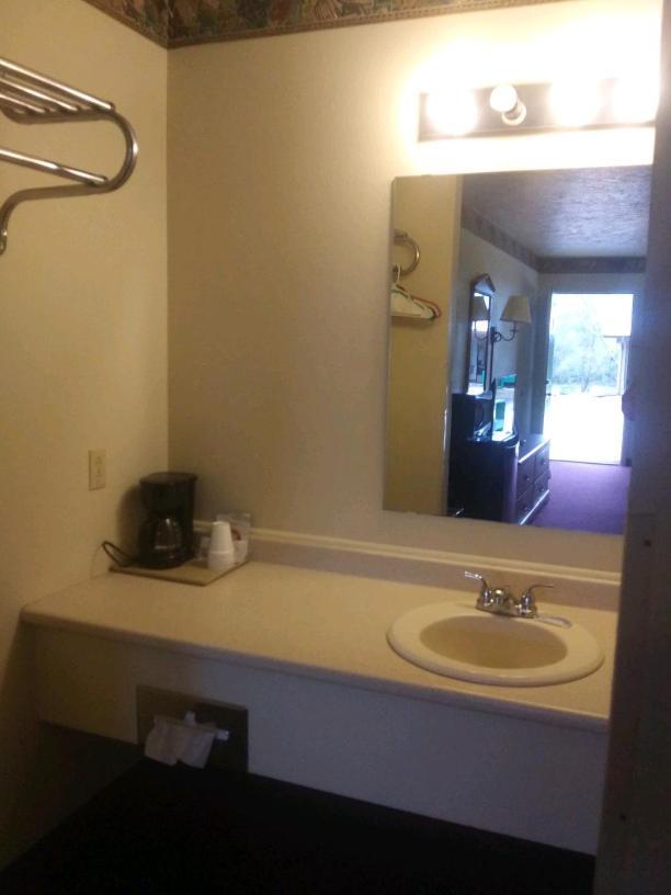 Whispering Creek Lodging & Rv Resort Newton Экстерьер фото